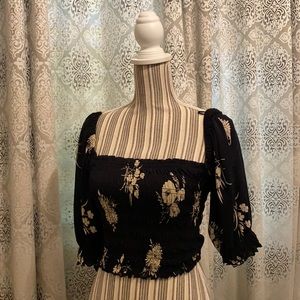 URBAN OUTFITTERS CROP TOP